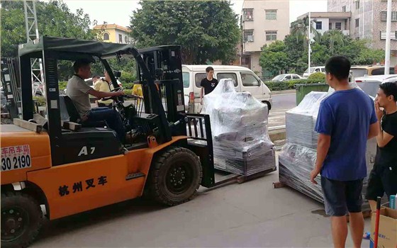 東莞（外協(xié)聶老板）中走絲線切割卸貨照片