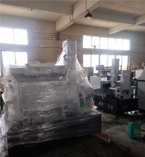 佛山（譽(yù)興模具）極速中走絲實(shí)地客戶卸貨照片