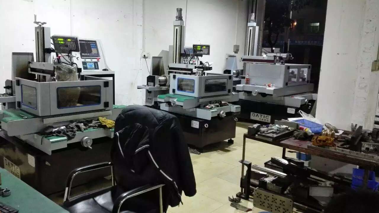 電火花線切割機(jī)床切割工件前準(zhǔn)備