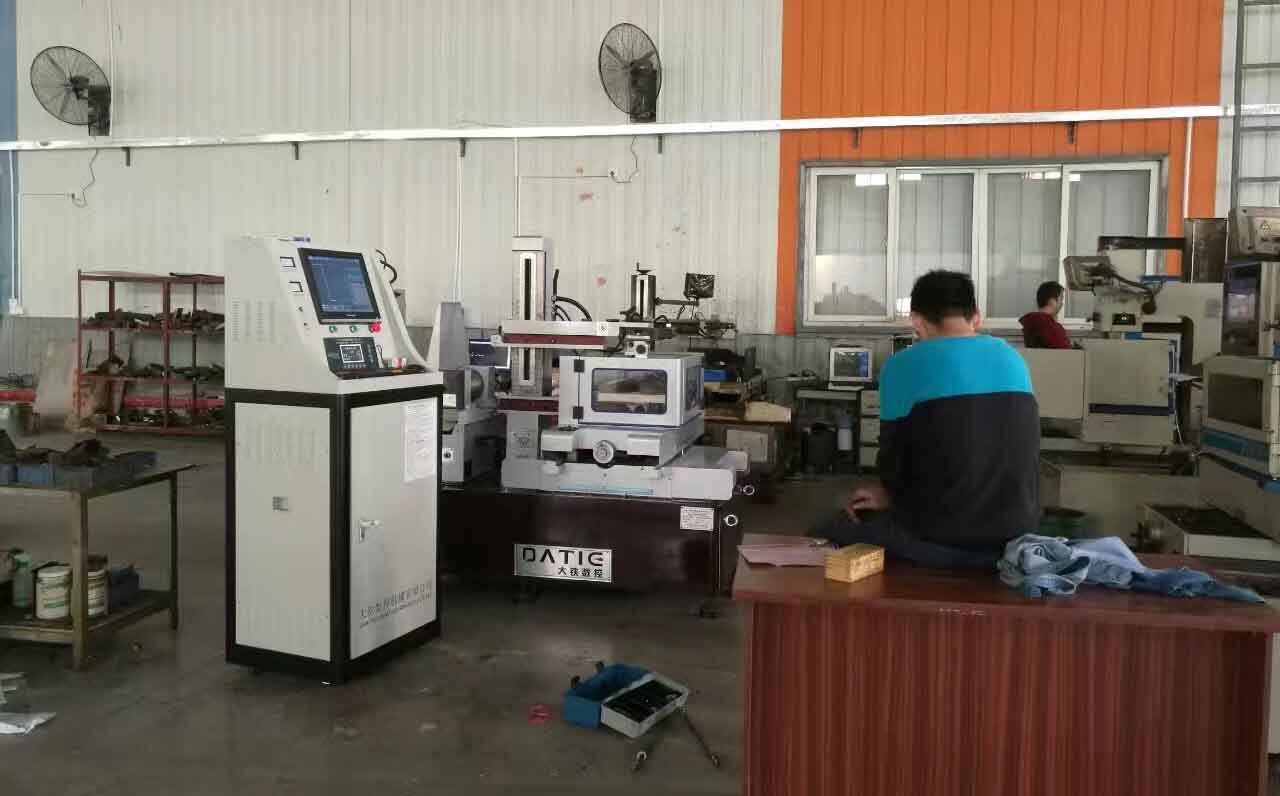 電火花線切割機(jī)圖片