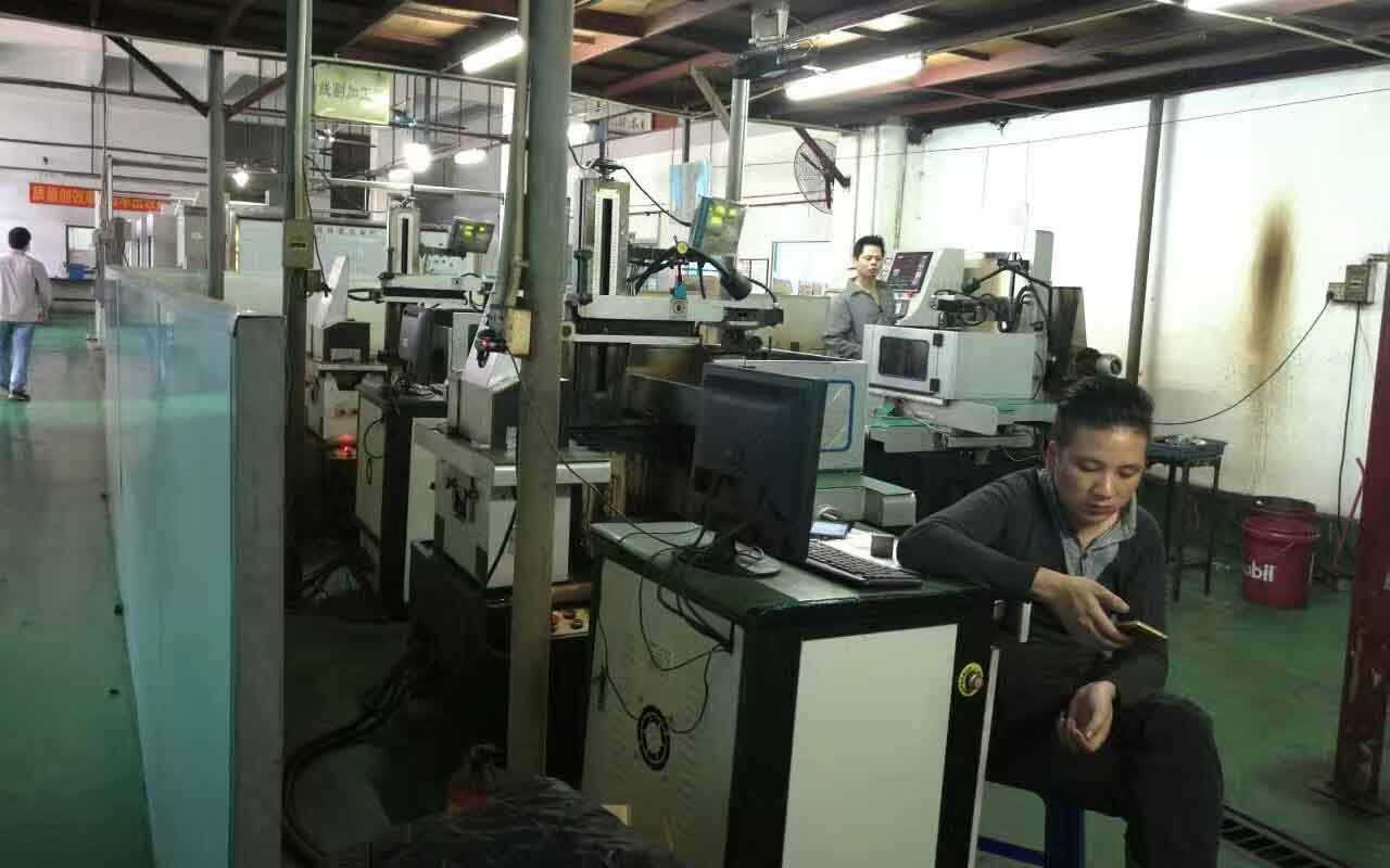東莞常平線切割機(jī)床實(shí)地客戶加工現(xiàn)場(chǎng)