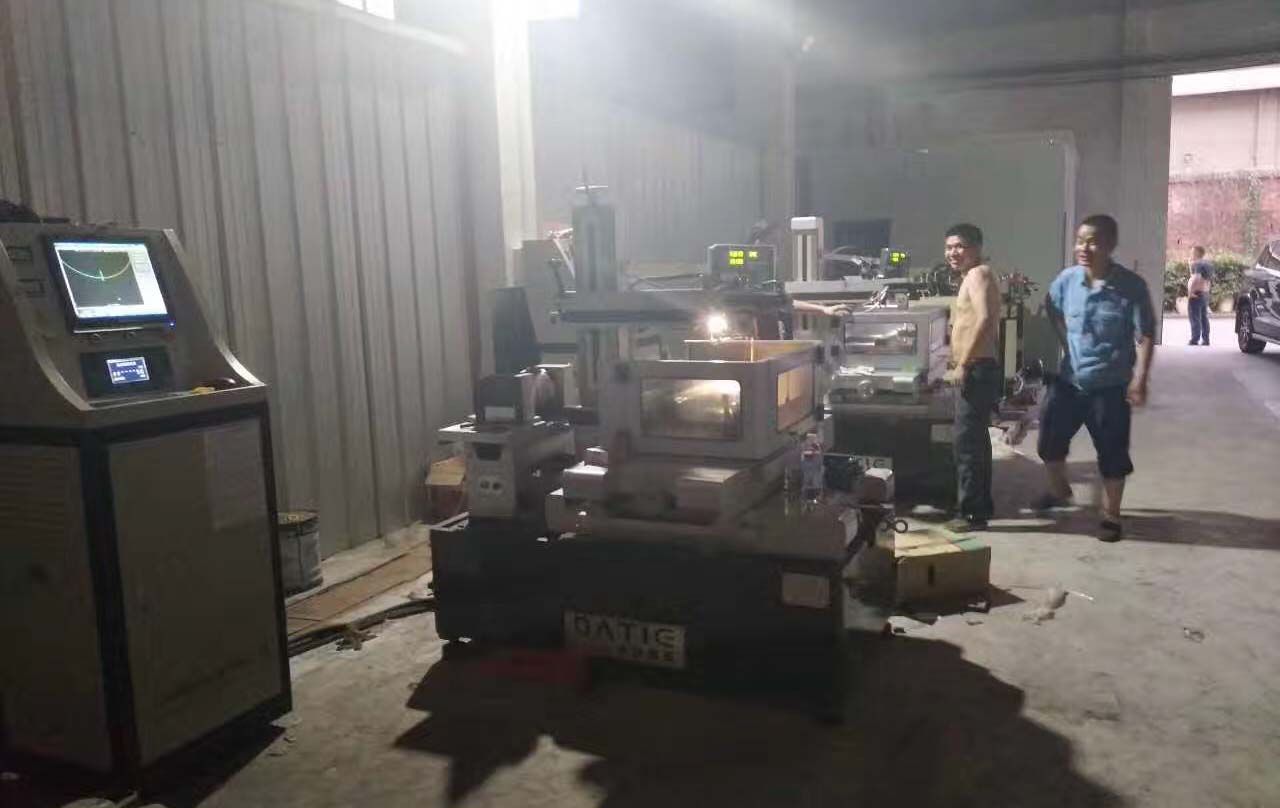 荊州鉅力中走絲線切割現(xiàn)場安裝