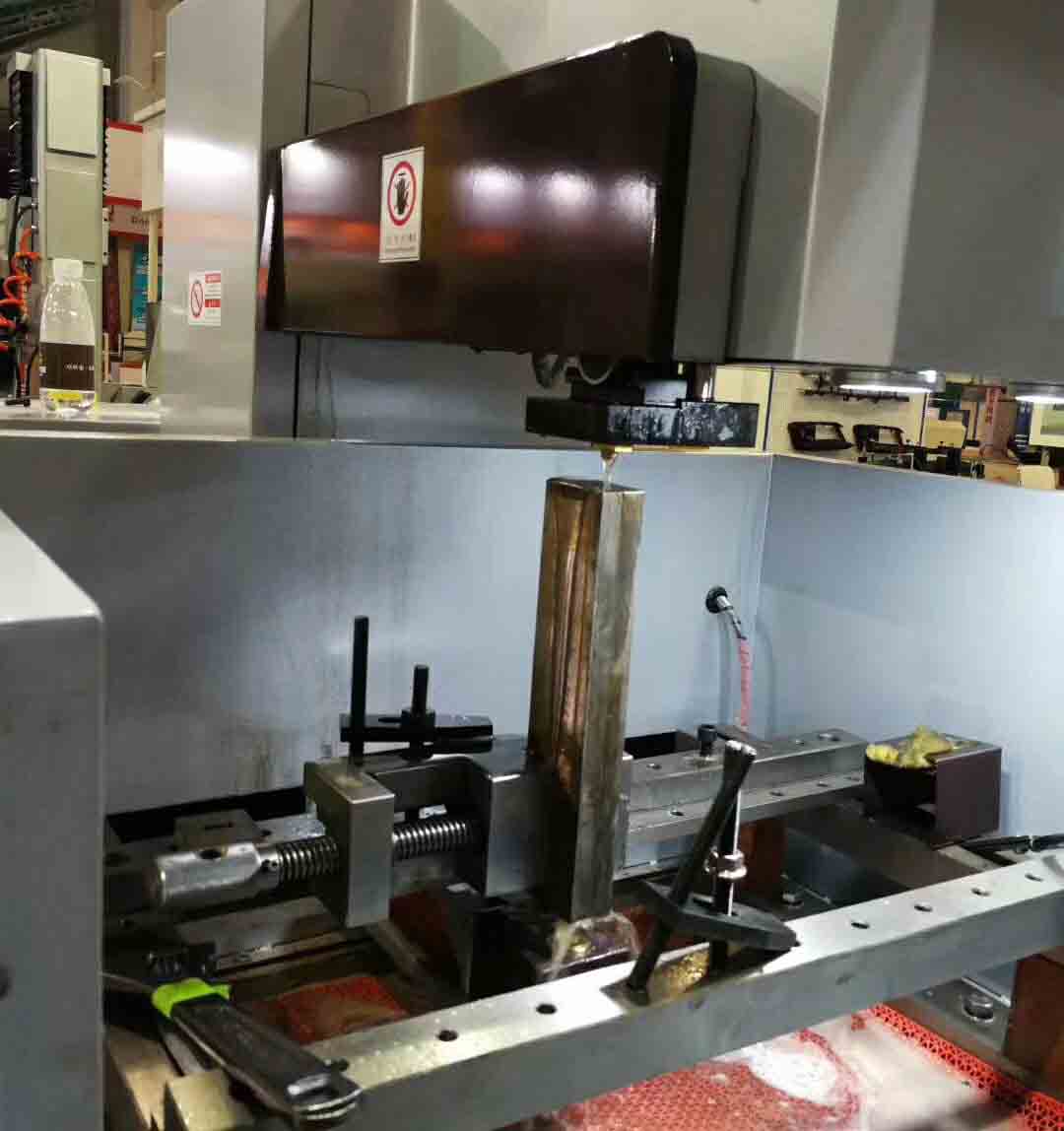 廣東大鐵東莞模具制造機(jī)械展現(xiàn)場(chǎng)300高修刀