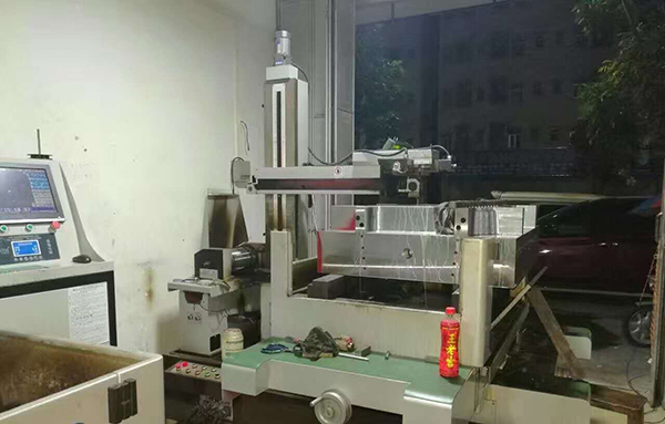 江西（合力模具）加工現(xiàn)場